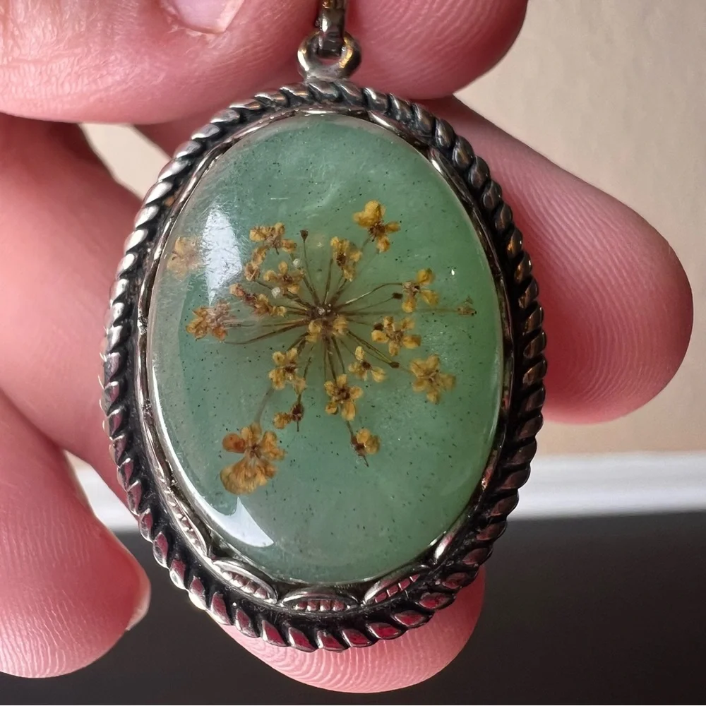 Vintage 1970’s Green Resin Cabochon w Real Flower Inside Pendant, Flora Fauna